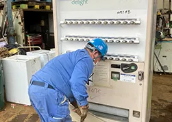 自動販売機・業務用冷蔵庫リサイクル
